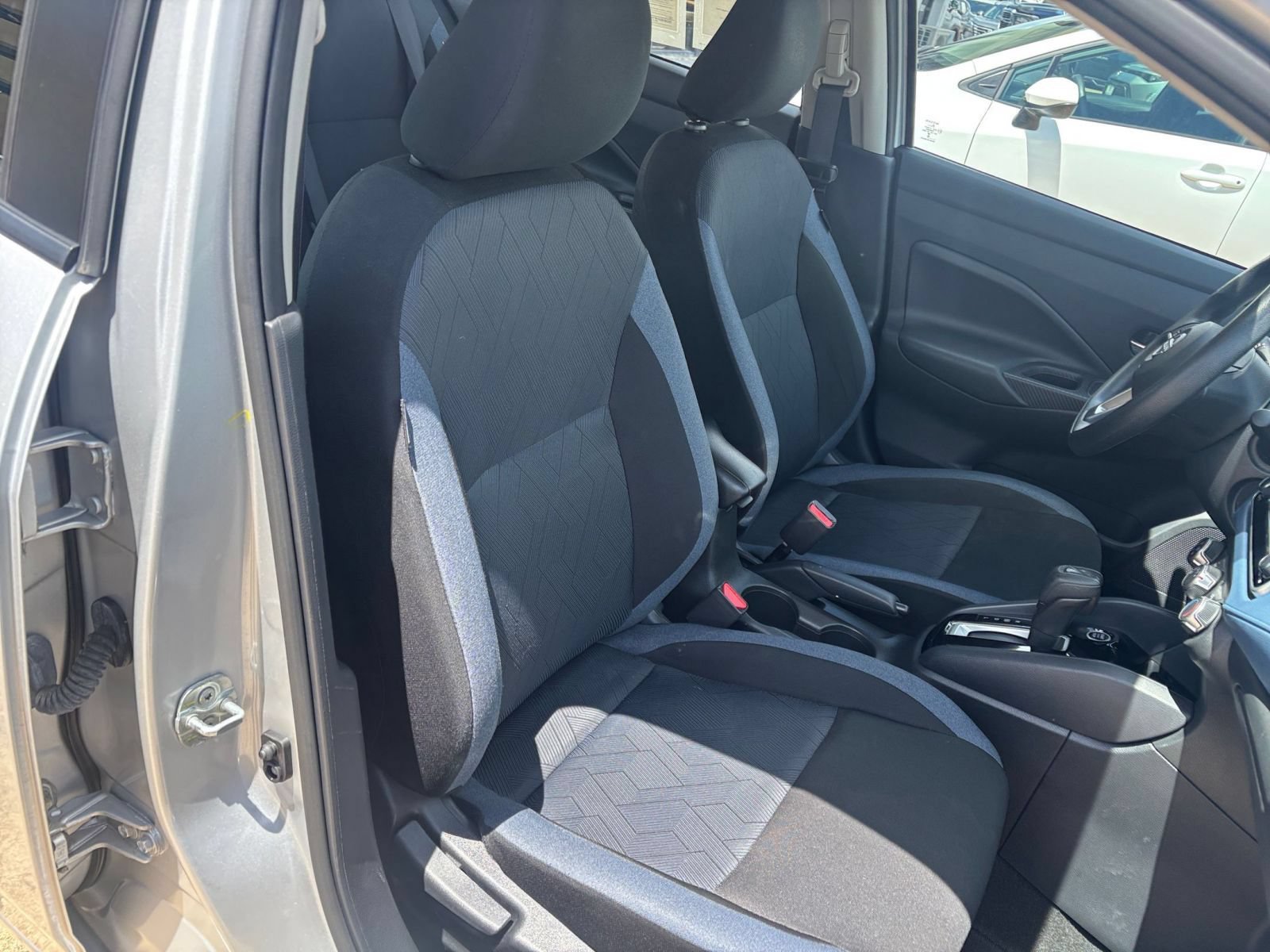 Used 2025 Nissan Versa SV FWD image 34