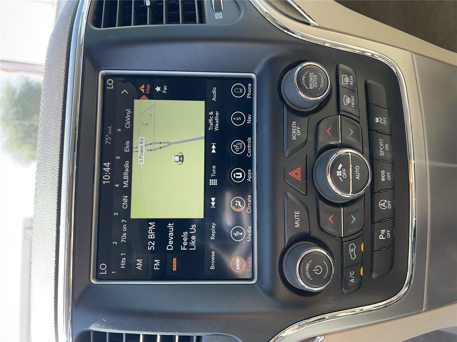 Used 2018 Jeep Grand Cherokee Overland AWD/4WD image 13