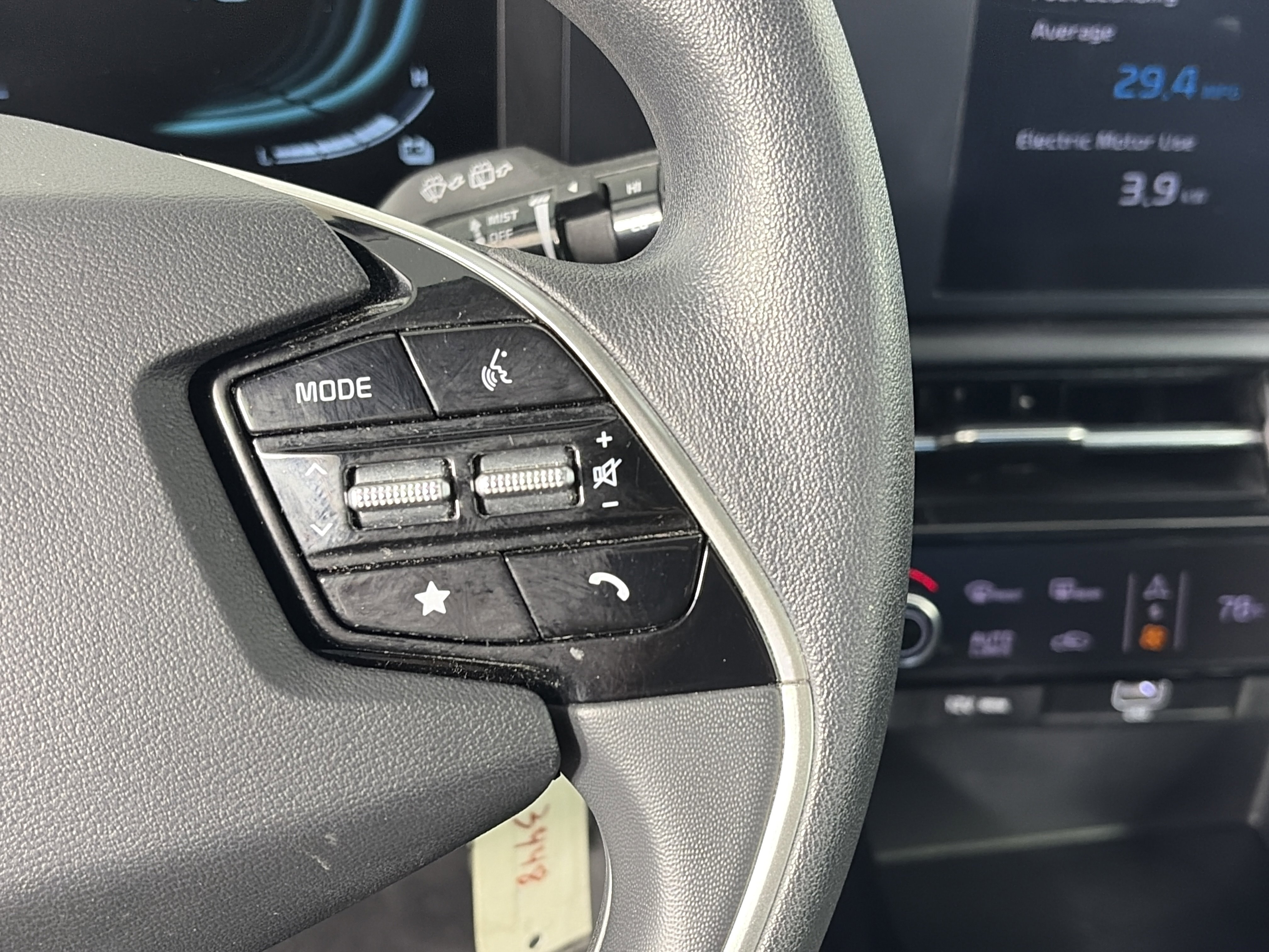 Used 2024 Kia Niro LX FWD image 28