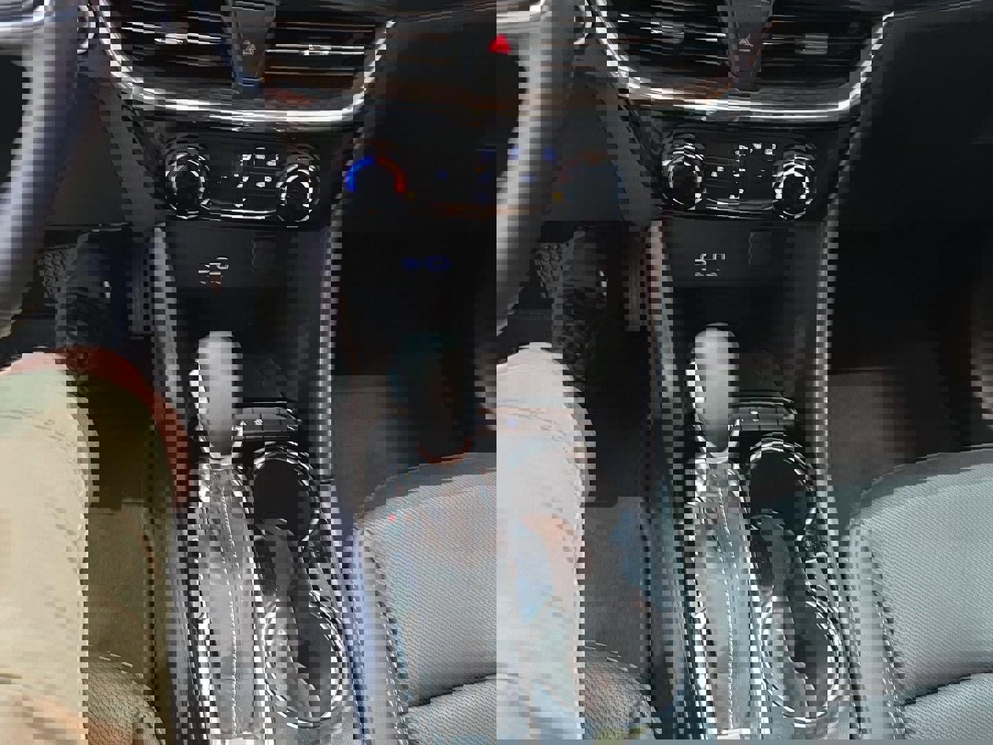 Used 2024 Buick Encore GX Sport Touring image 13