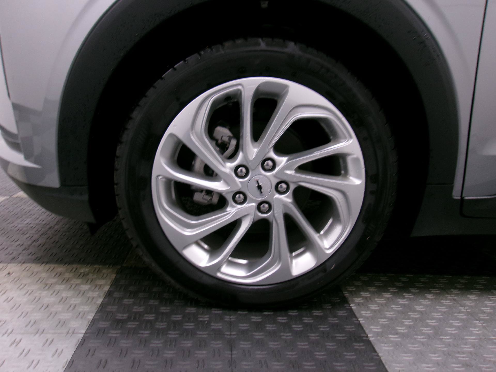 New 2027 Chevrolet Bolt LT w/ Comfort Package FWD image 15