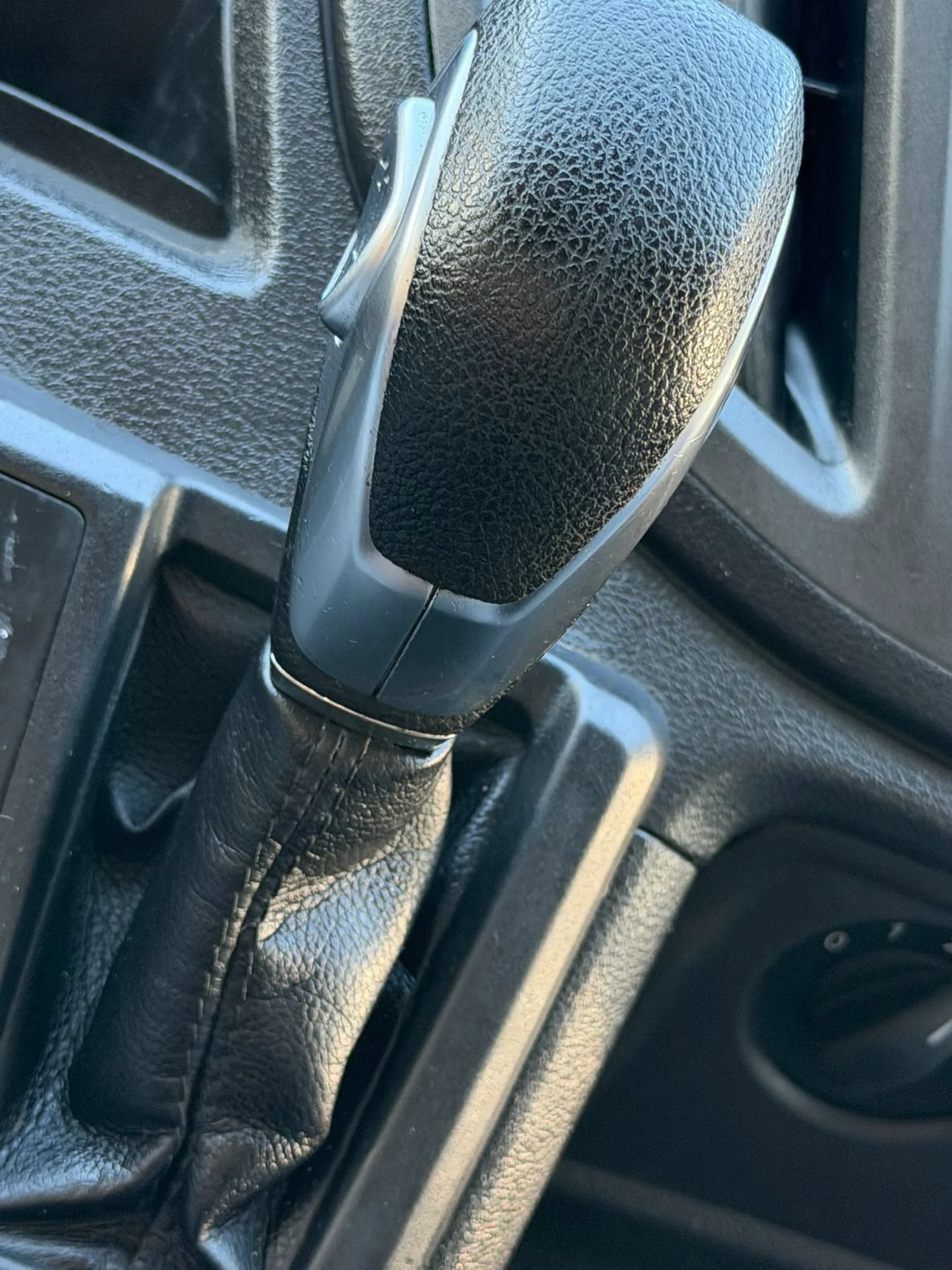 Used 2019 Ford Transit 150 148 Medium Roof RWD image 21