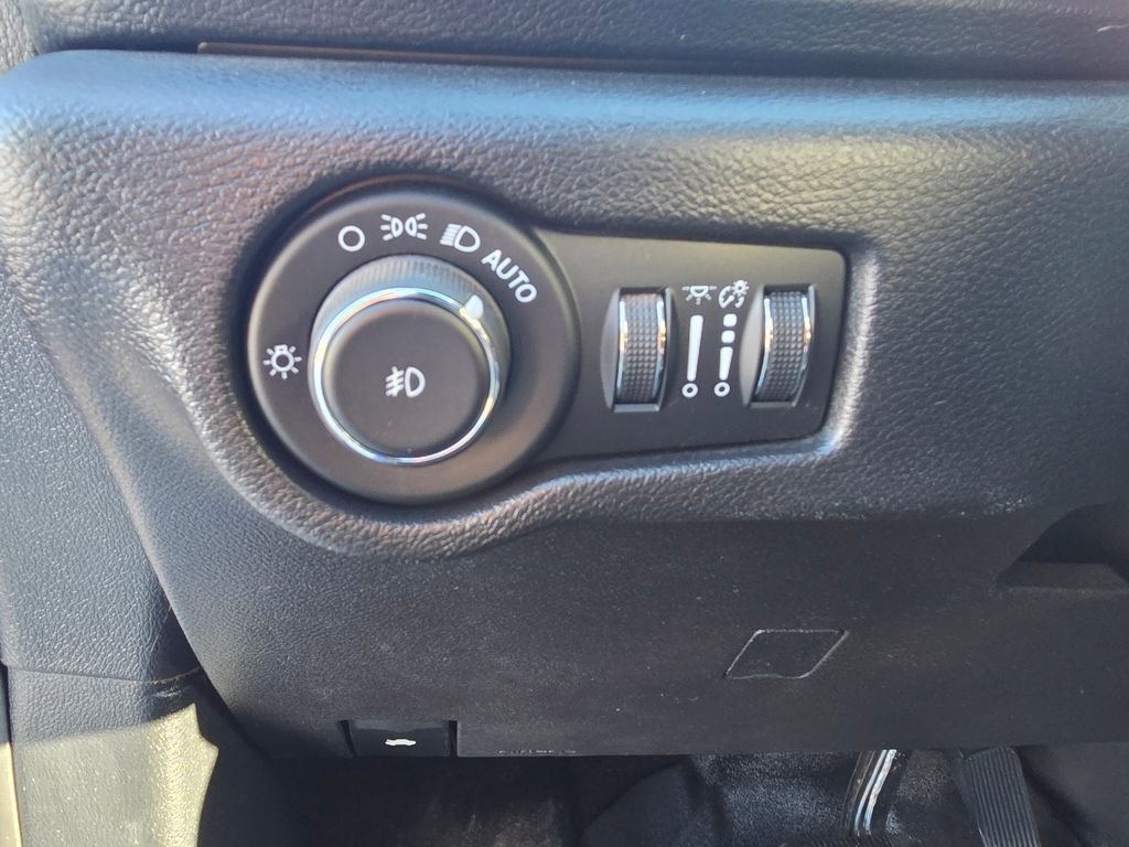 Used 2020 Chrysler Pacifica Touring-L w/ Advanced Safetytec Group image 15