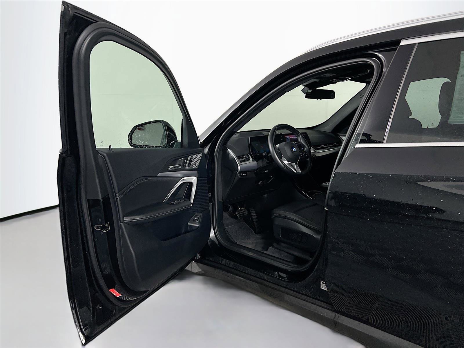 Used 2023 BMW X1 xDrive28i w/ Premium Package image 17