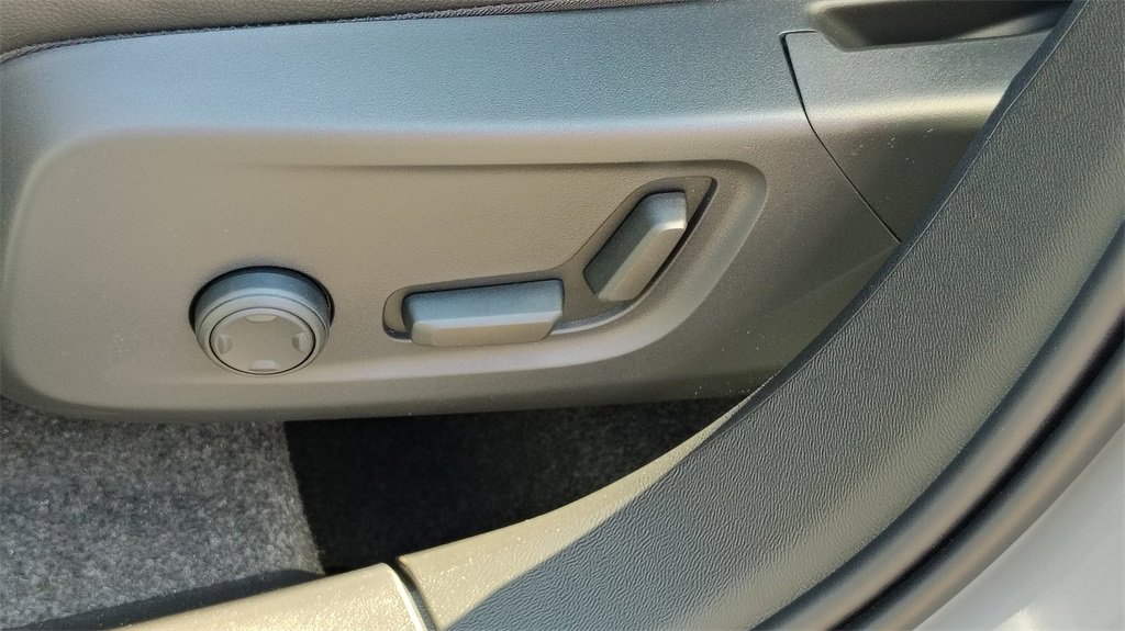 New 2026 Volvo XC40 B5 Core image 10