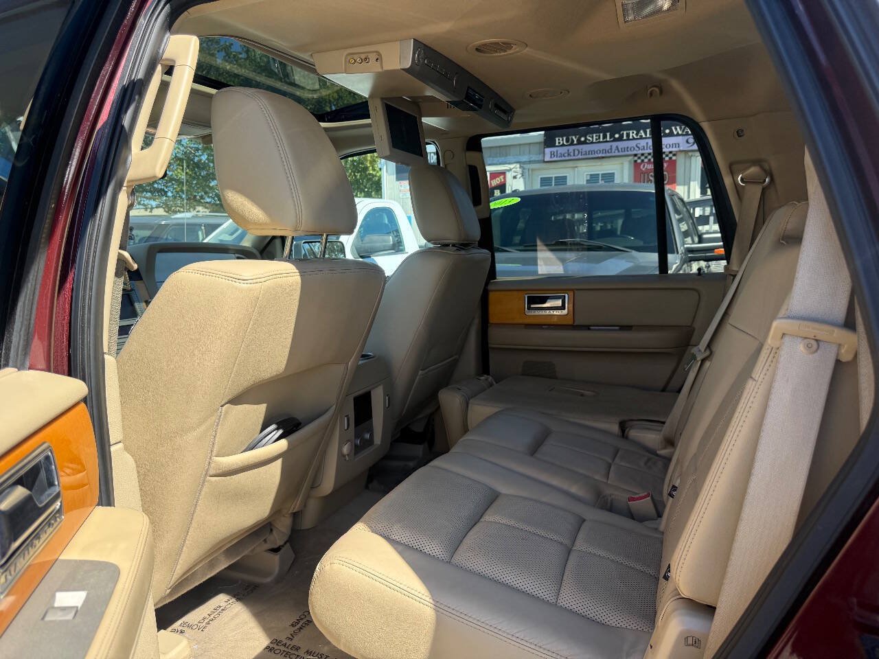 Used 2010 Lincoln Navigator 4WD image 14