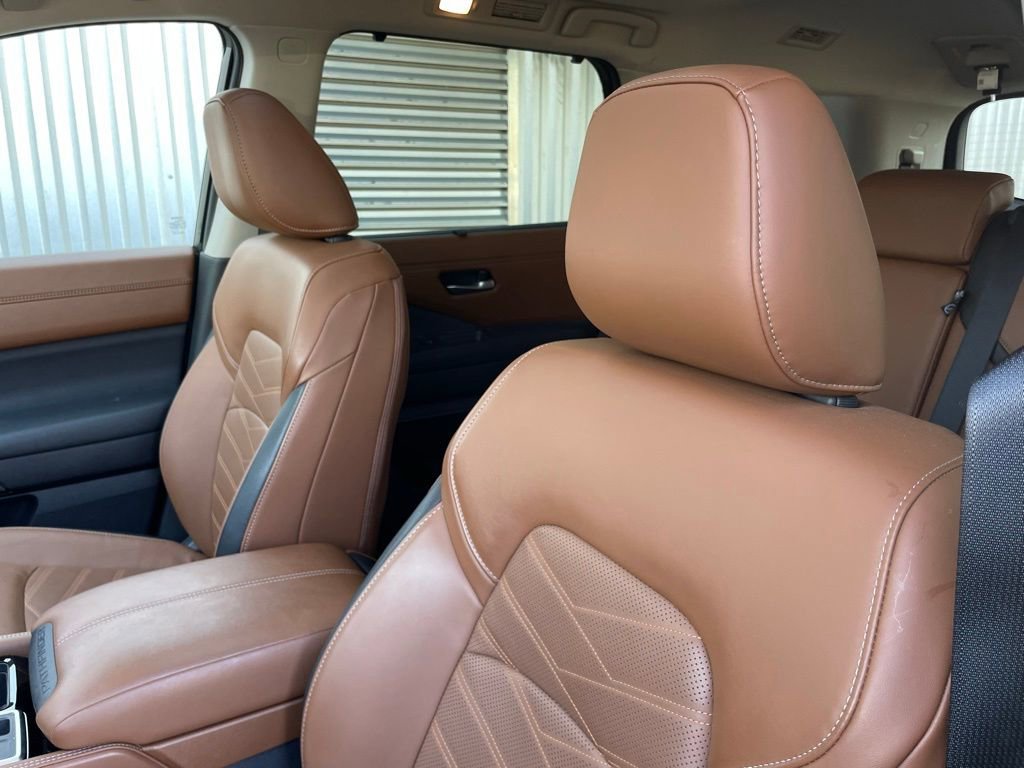 Used 2024 Nissan Pathfinder Platinum w/ Cargo Package image 24