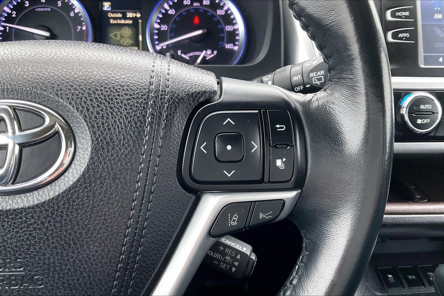 Used 2018 Toyota Highlander XLE image 11