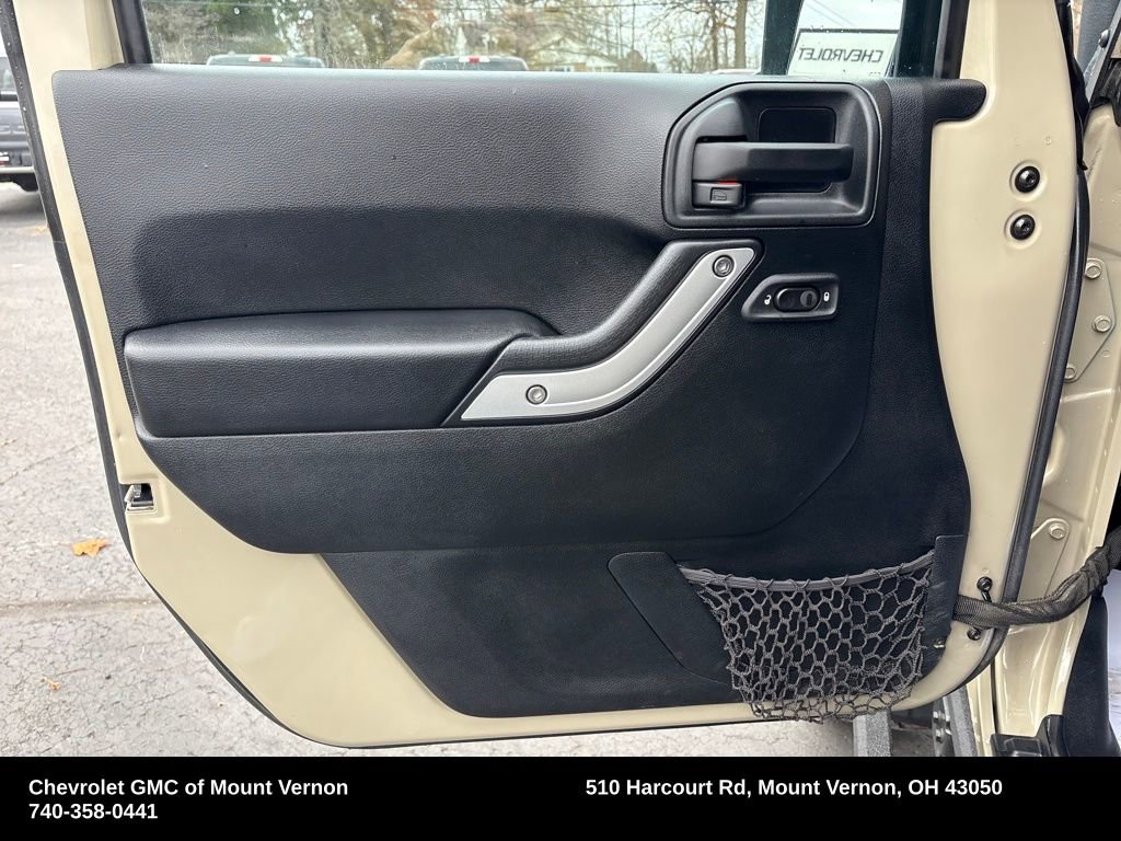 Used 2017 Jeep Wrangler Unlimited Rubicon w/ Cold Weather Group image 12