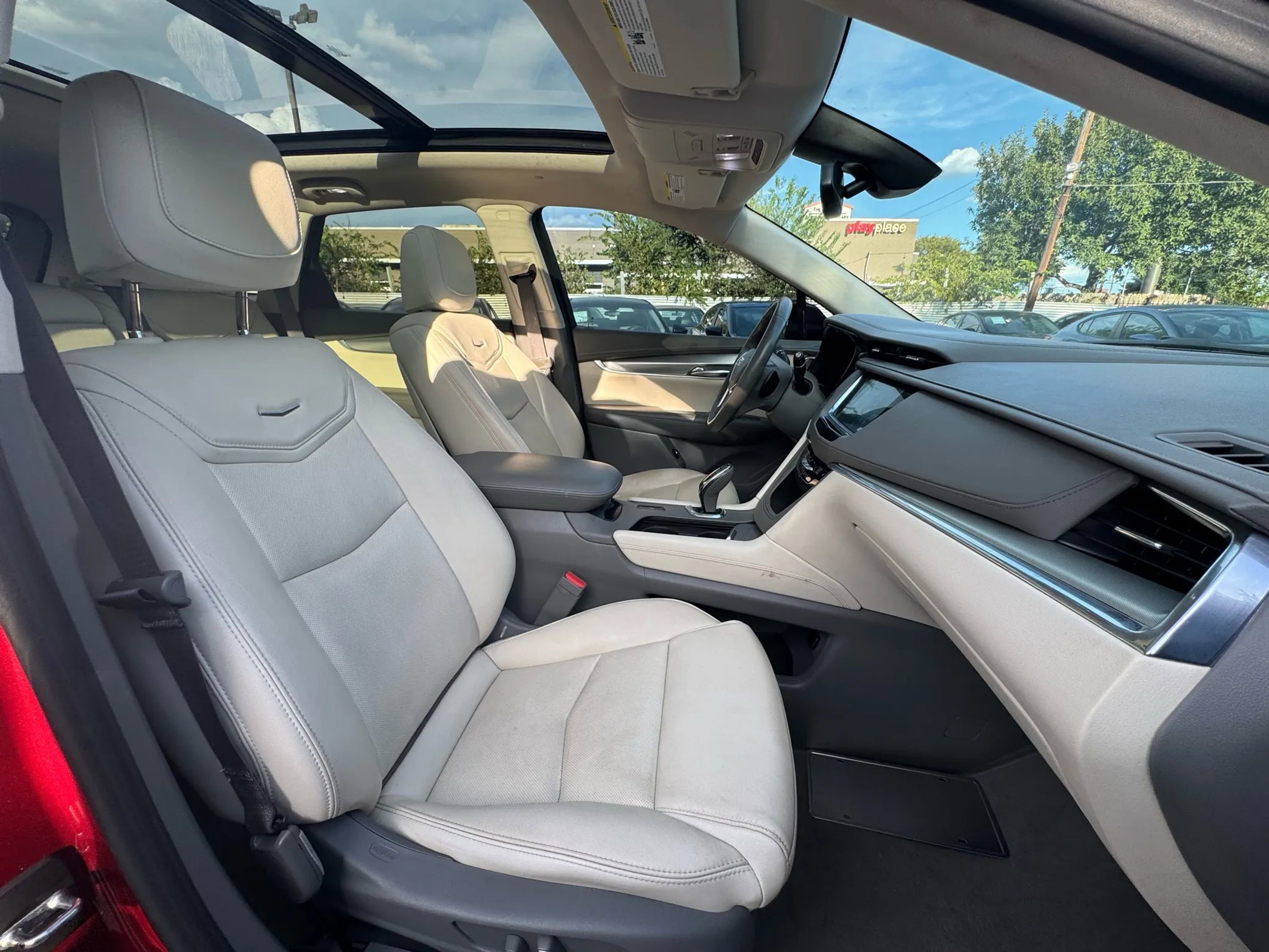 Used 2018 Cadillac XT5 Luxury w/ Driver Awareness Package image 17