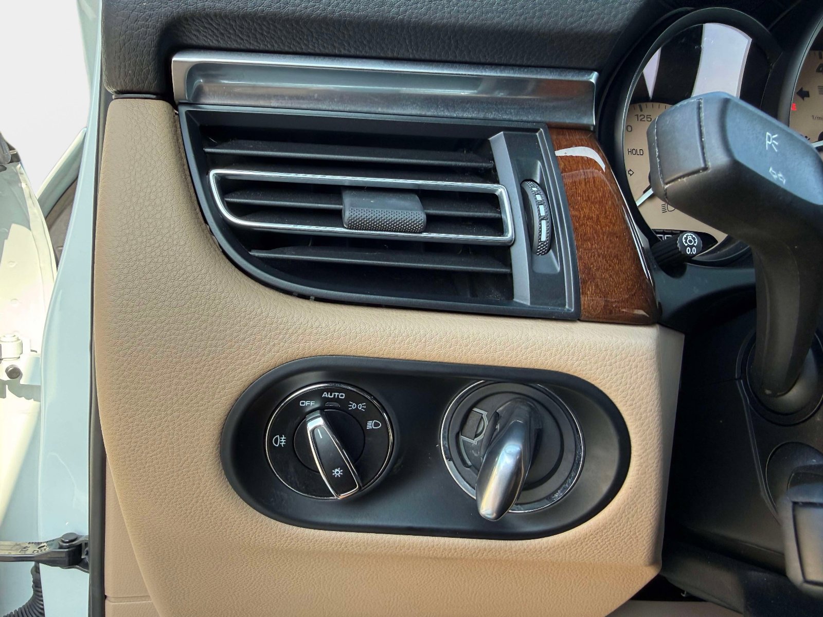 Used 2022 Porsche Macan image 51