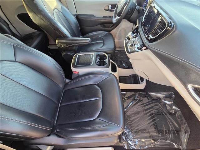 Used 2024 Chrysler Pacifica Select image 20
