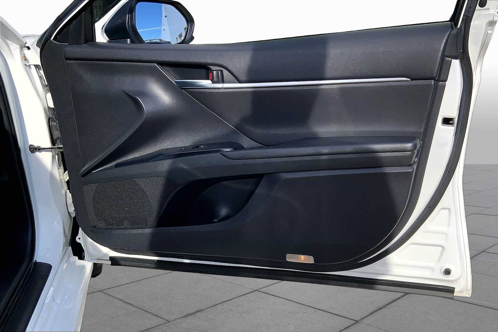Used 2018 Toyota Camry SE FWD image 20