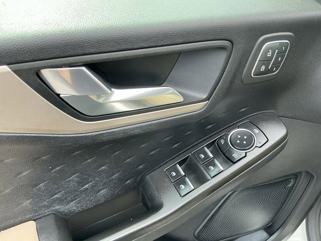 Used 2020 Ford Escape SEL FWD image 16