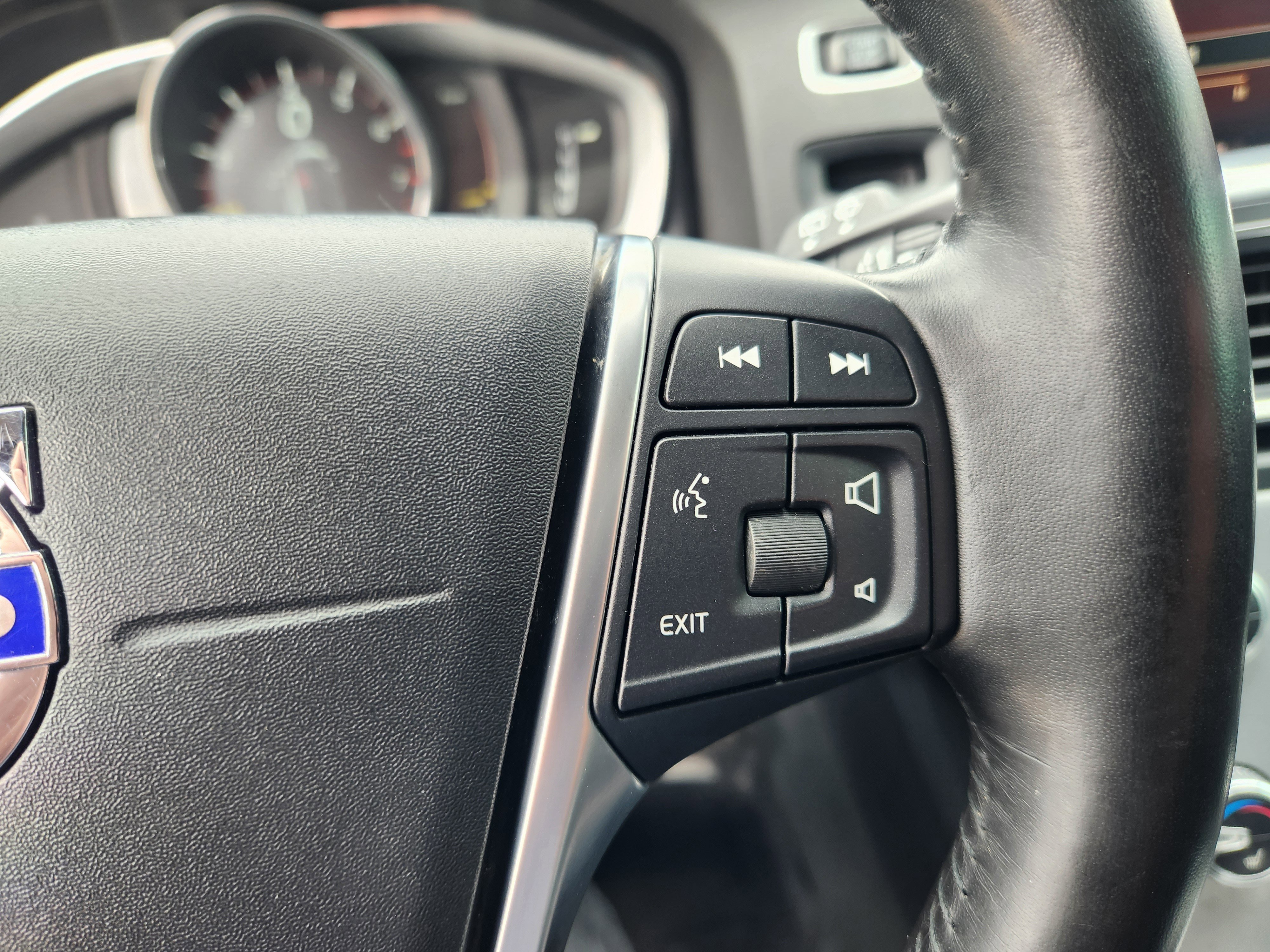 Used 2018 Volvo V60 T5 Cross Country w/ Convenience Package image 19