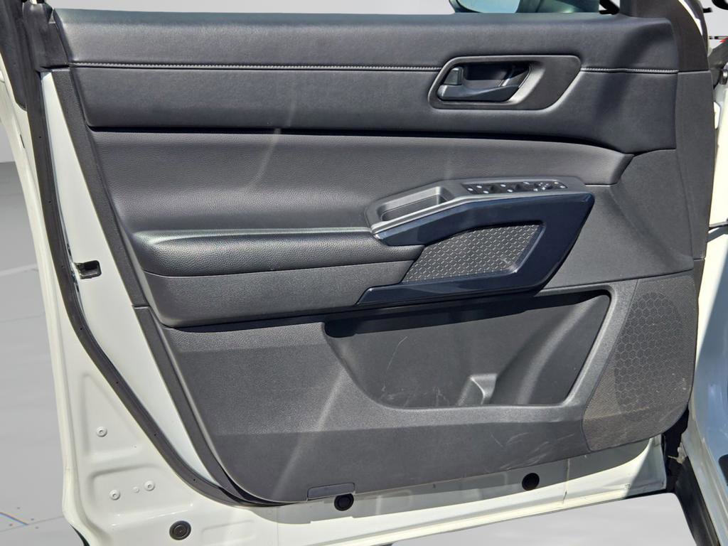 Used 2024 Nissan Pathfinder SV FWD image 34