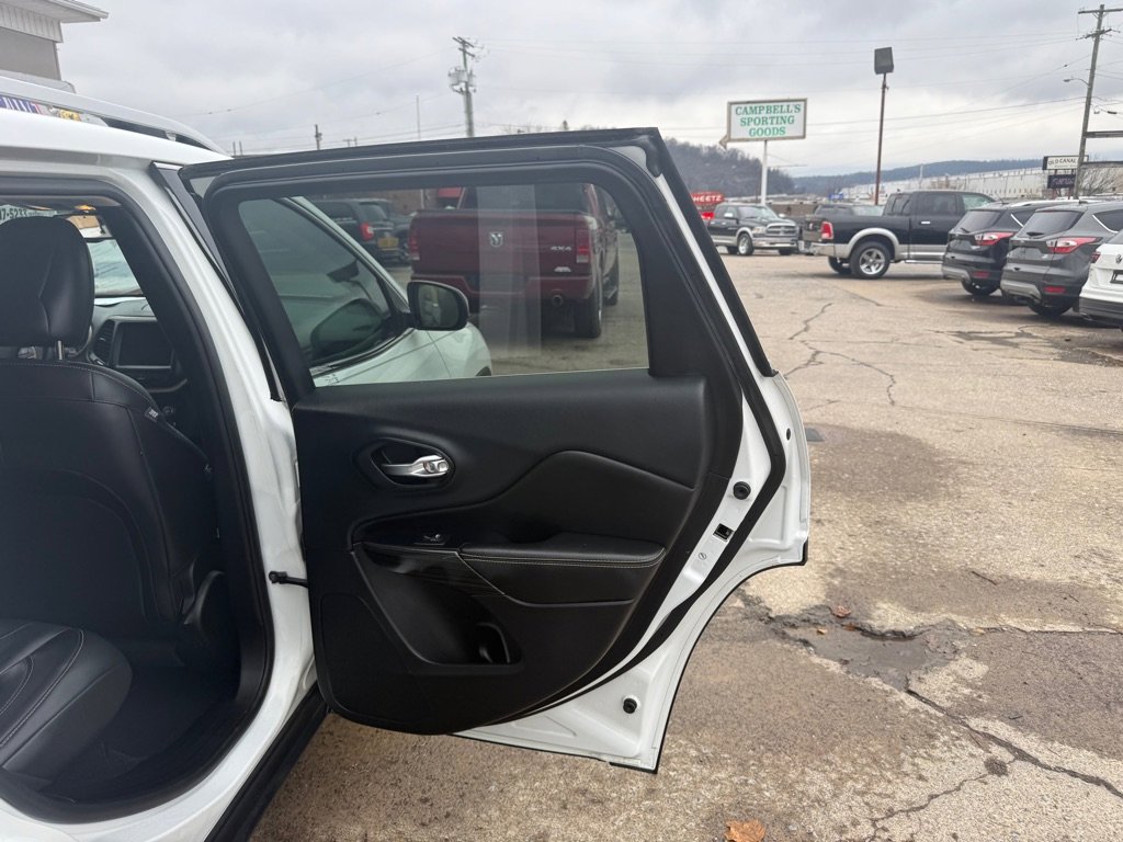 Used 2016 Jeep Cherokee Limited image 43