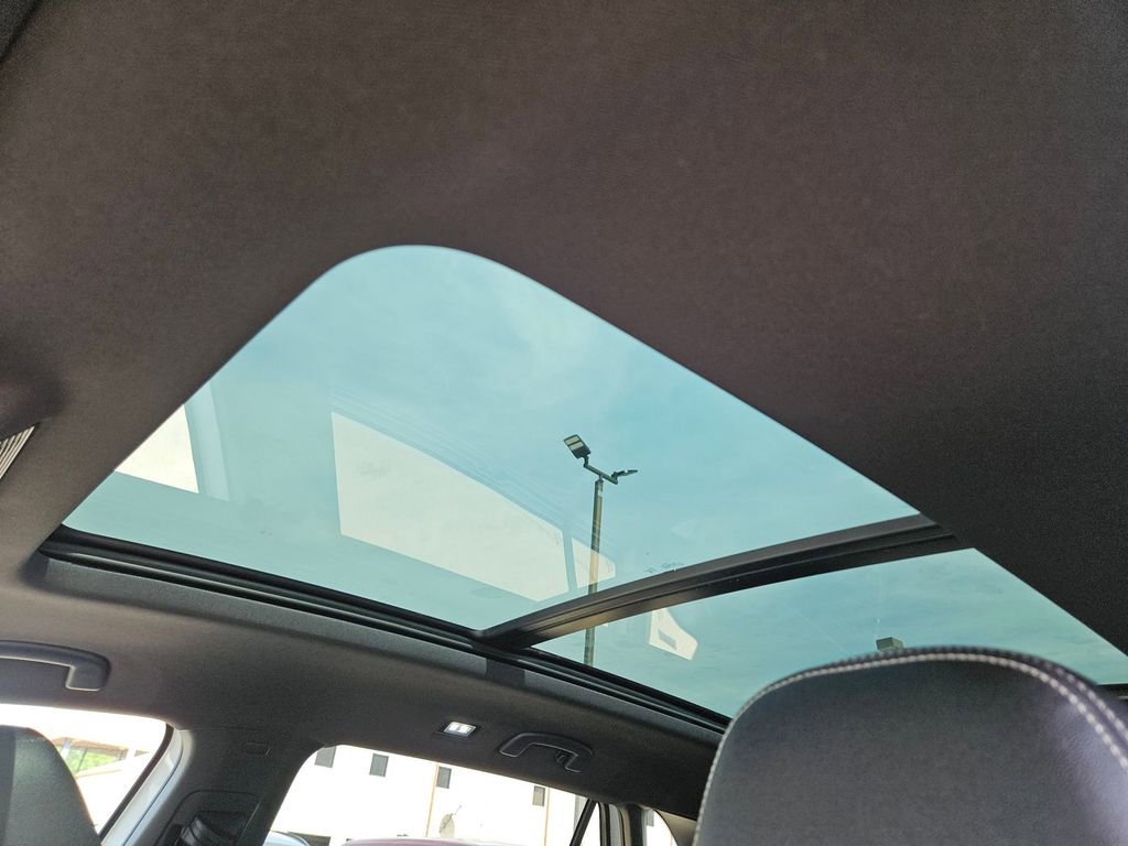 Used 2025 Volkswagen Atlas Cross Sport SE image 23