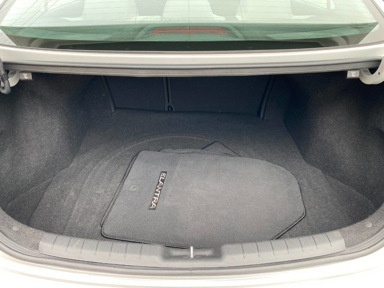 Used 2019 Hyundai Elantra SE image 24