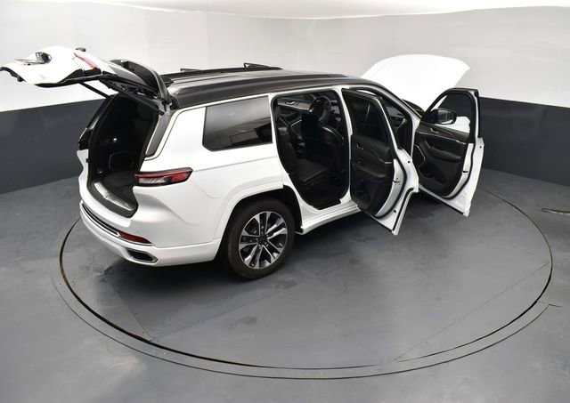 Used 2024 Jeep Grand Cherokee L Overland w/ Advanced Protech Group III image 30