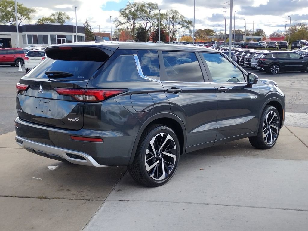 New 2025 Mitsubishi Outlander SE image 15