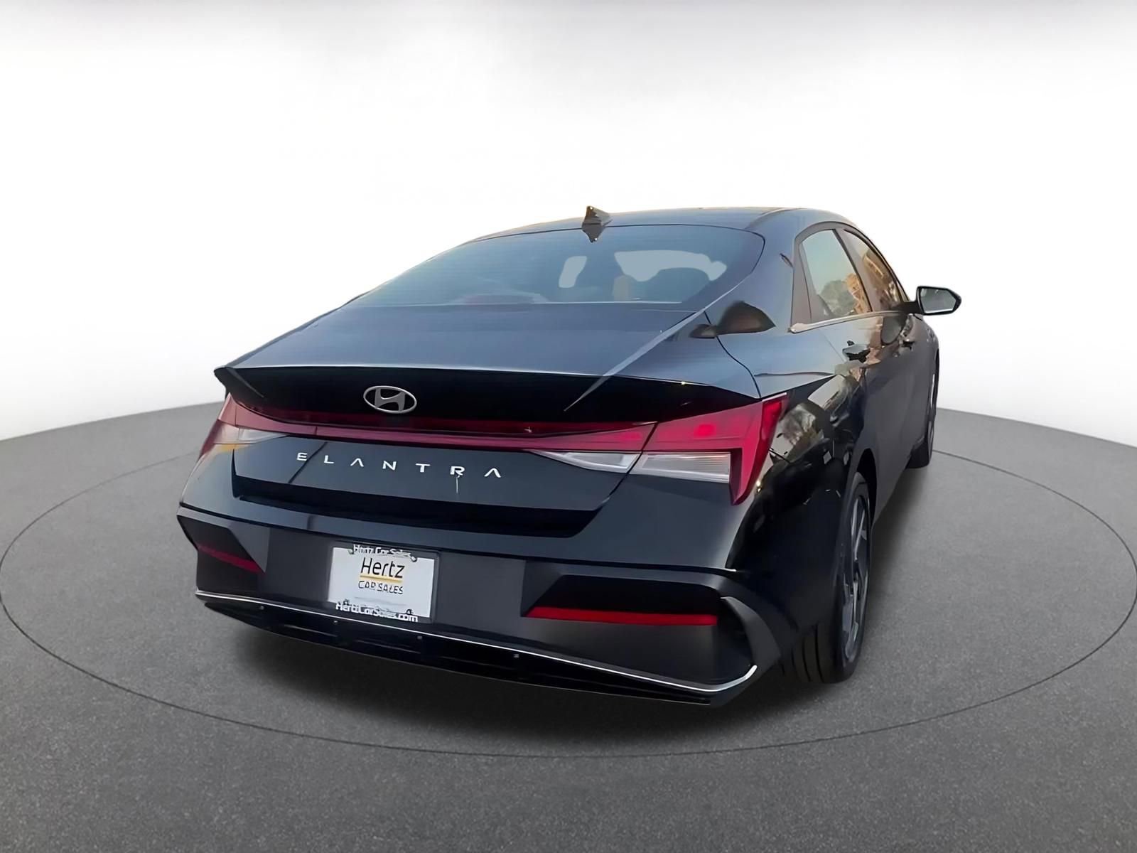 Used 2025 Hyundai Elantra SEL image 14