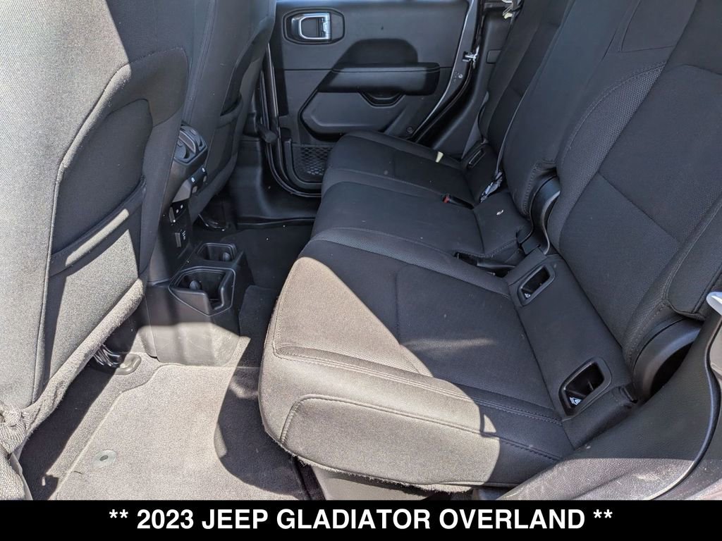 Used 2023 Jeep Gladiator Overland AWD/4WD image 3