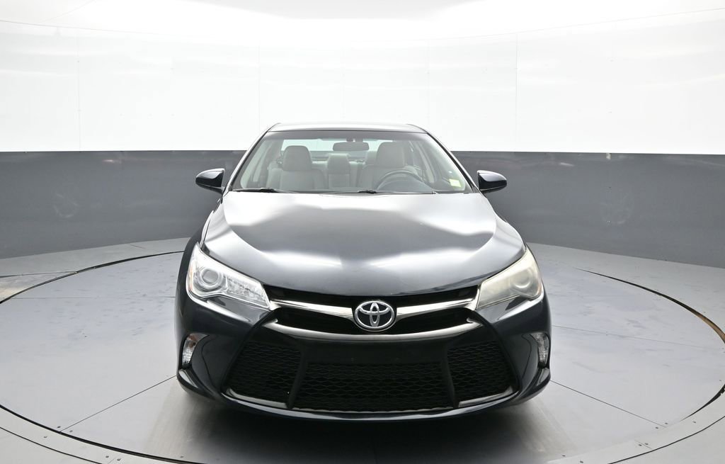 Used 2016 Toyota Camry SE image 2