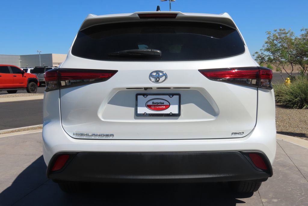 Certified 2022 Toyota Highlander L image 6