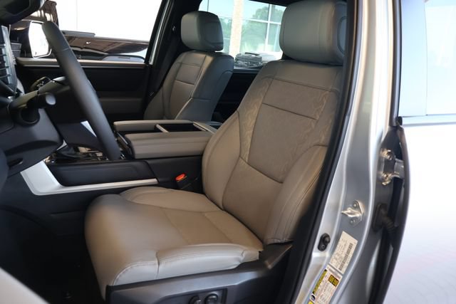 Used 2025 Toyota Tundra Limited AWD/4WD image 12