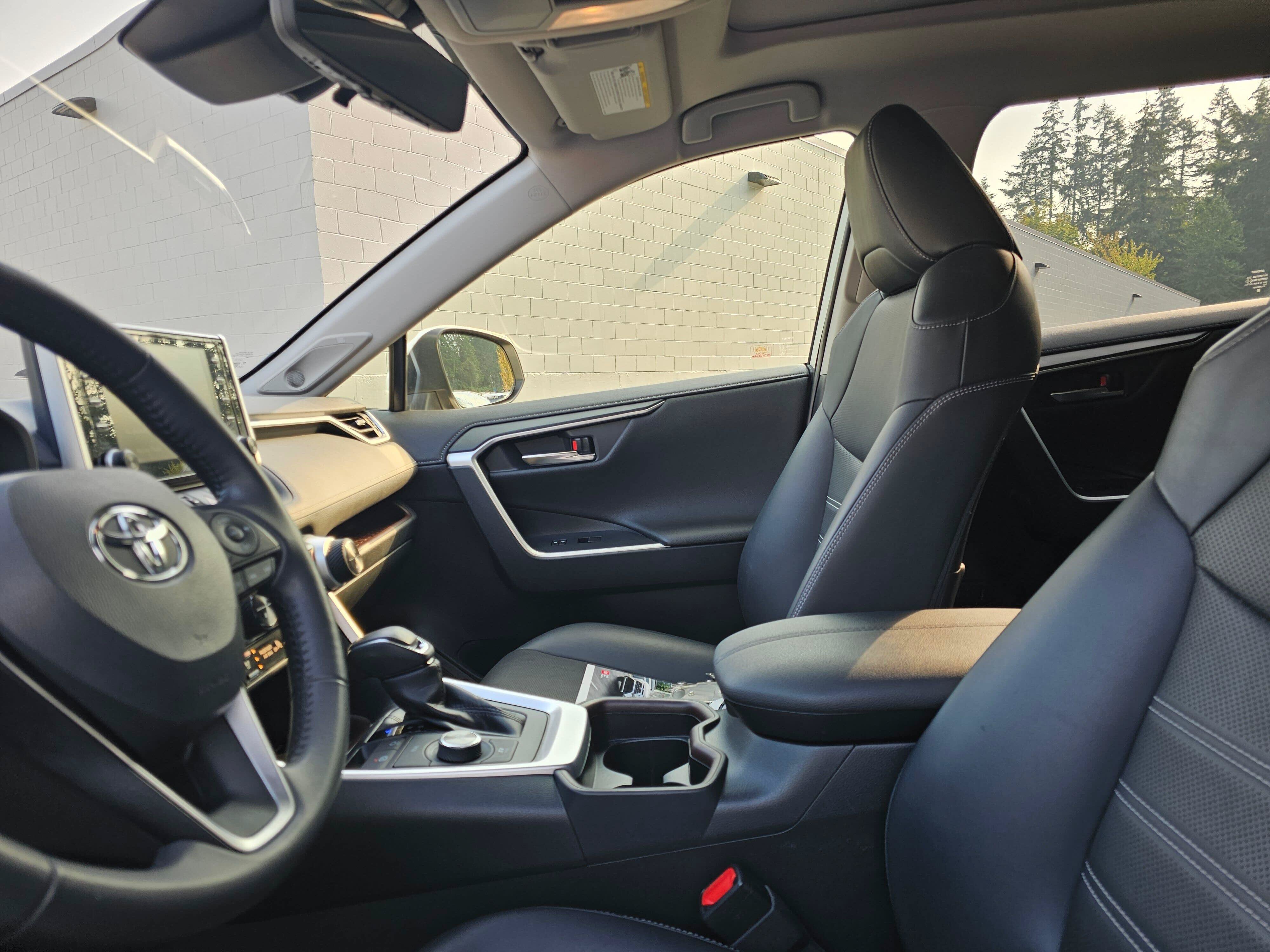 Used 2020 Toyota RAV4 Limited AWD/4WD image 24