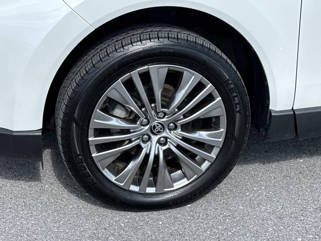Used 2023 Toyota Venza XLE AWD/4WD image 30