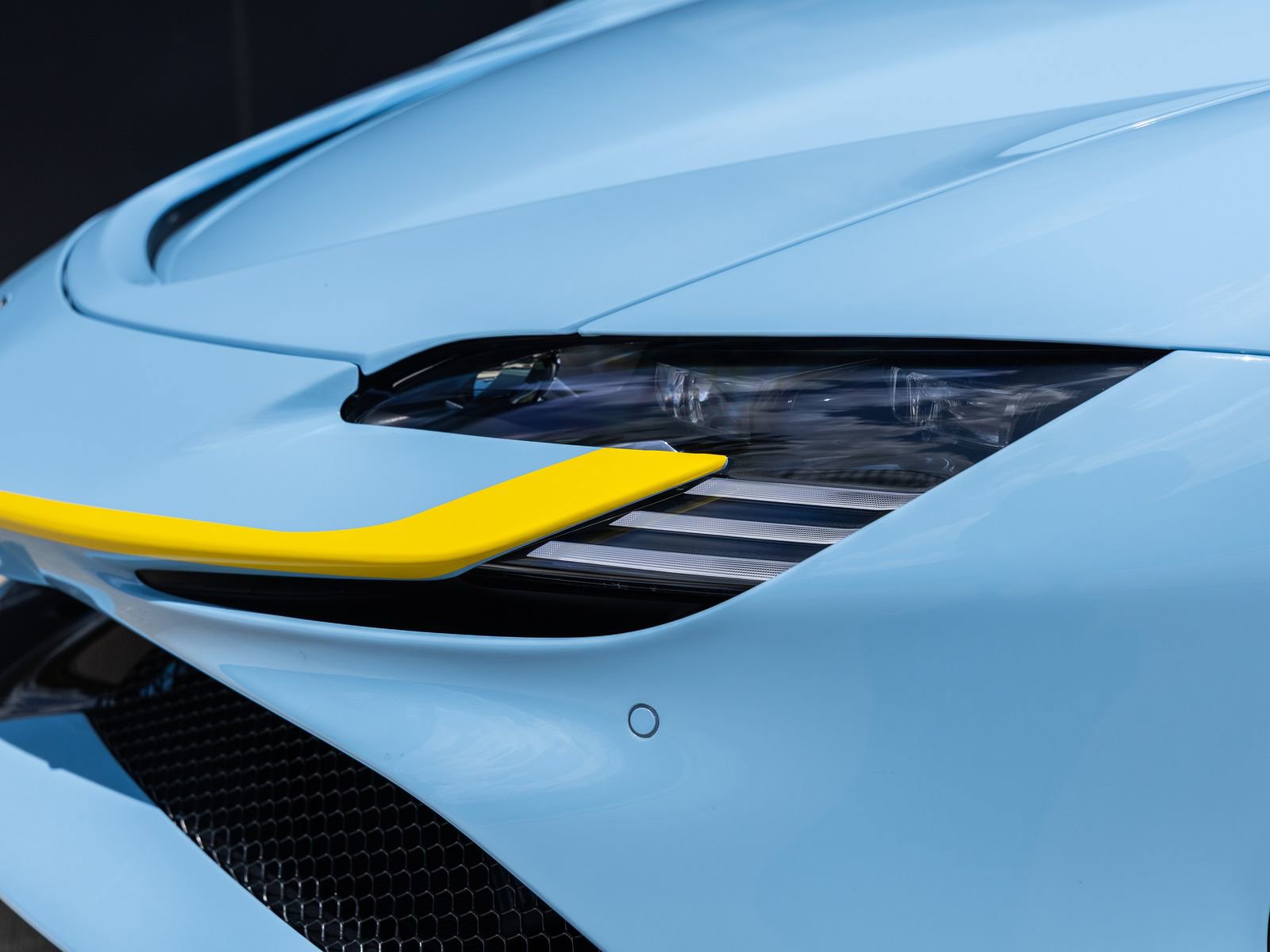 Used 2024 Ferrari SF90 Spider image 17