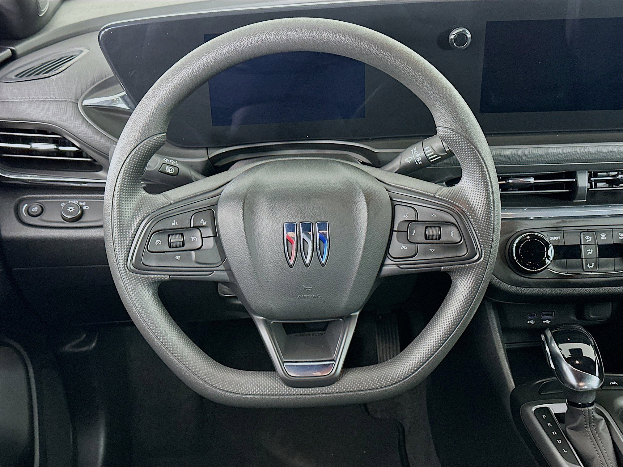 Used 2025 Buick Envista Preferred image 18