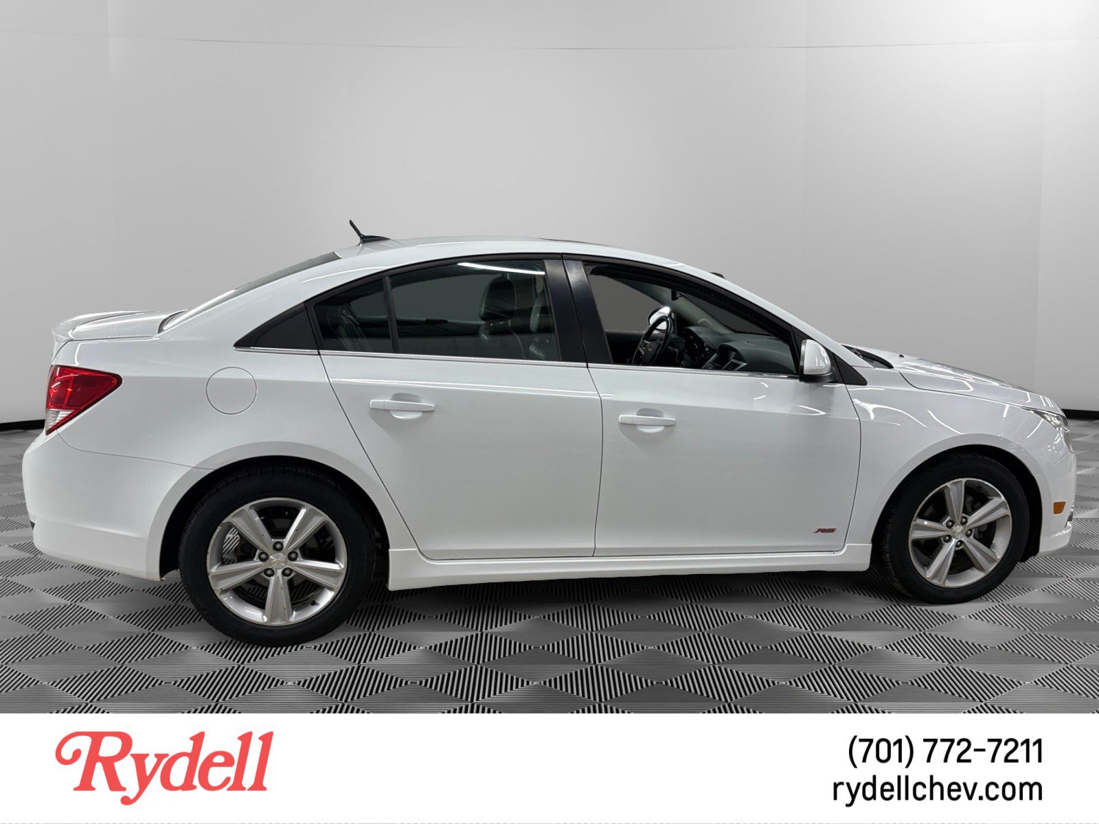Used 2014 Chevrolet Cruze LT w/ RS Package FWD image 6