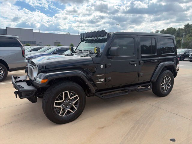 Used 2024 Jeep Wrangler Unlimited Sahara w/ Technology Group AWD/4WD image 2