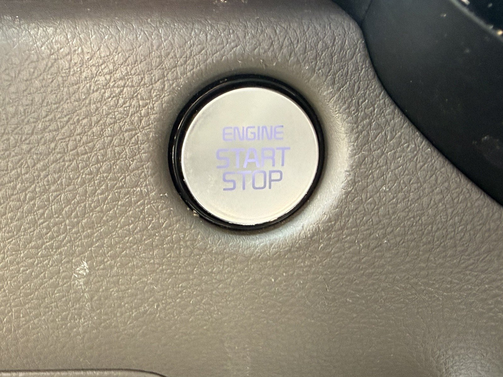Used 2025 Kia Carnival FWD image 18