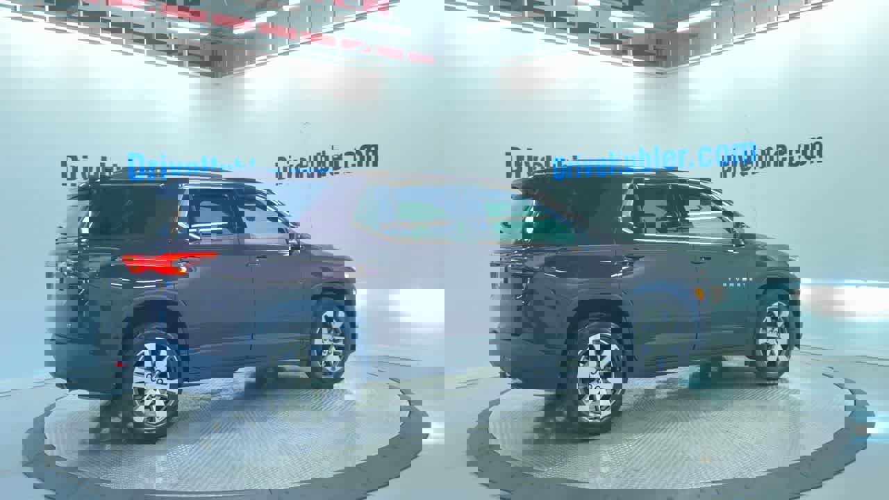 Used 2023 Chevrolet Traverse LT w/ LT Premium Package image 3