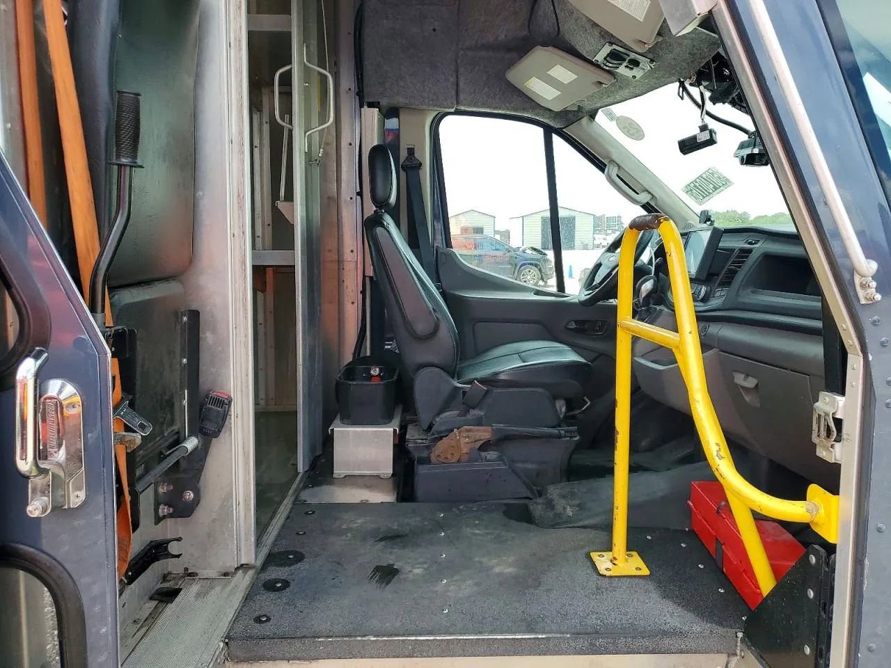 Used 2021 Ford Transit 350 DRW RWD image 2