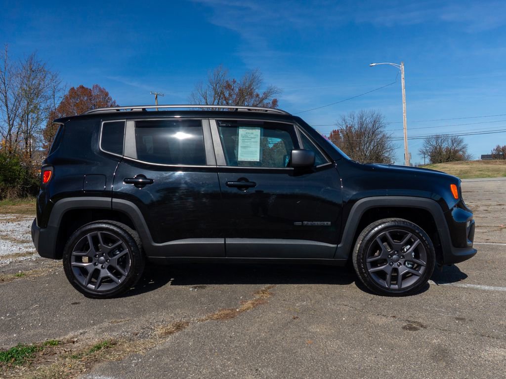 Used 2021 Jeep Renegade Latitude w/ Sun & Sound Group image 4