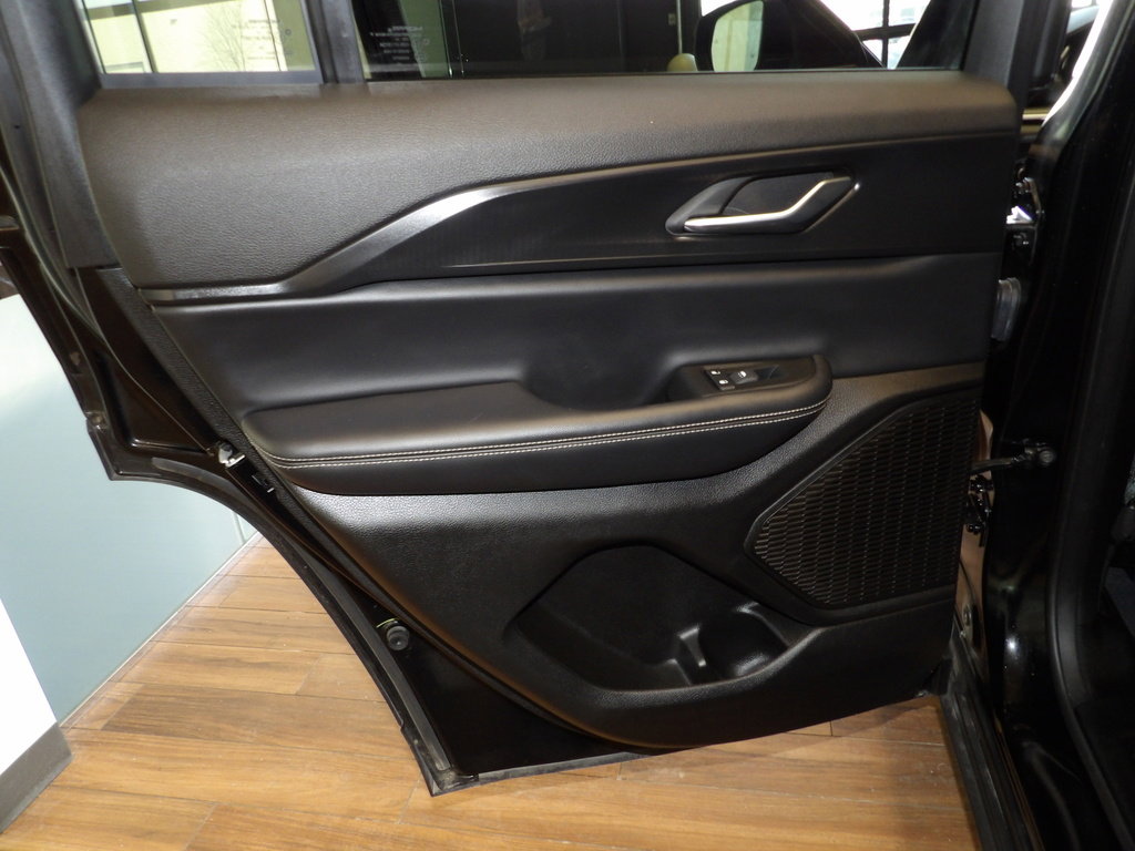 Used 2025 Jeep Grand Cherokee Laredo X w/ Luxury Tech Group I image 21