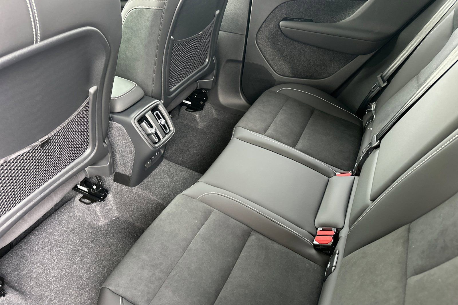 New 2026 Volvo XC40 B5 Ultra w/ Climate Package AWD/4WD image 11