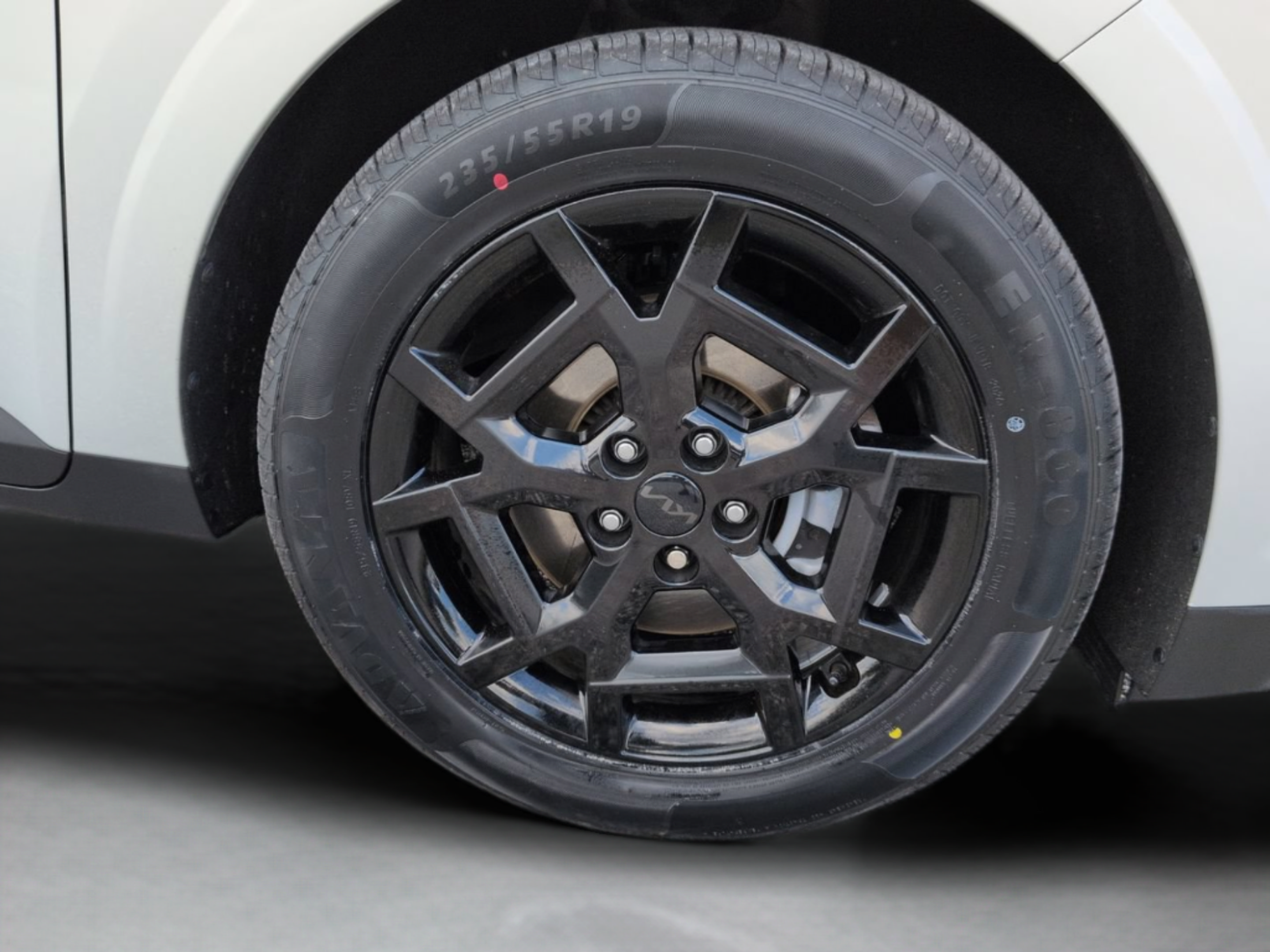 Certified 2025 Kia Carnival SX w/ SX Dark Edition Package FWD image 13