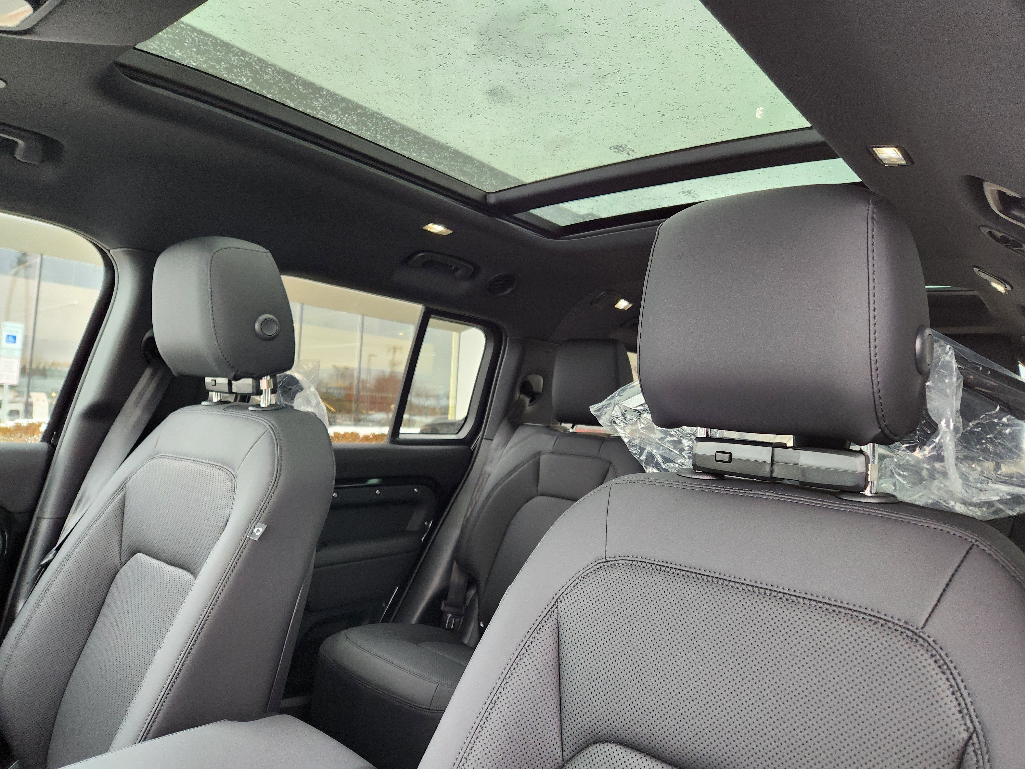 New 2026 Land Rover Defender 130 X-Dynamic SE image 10