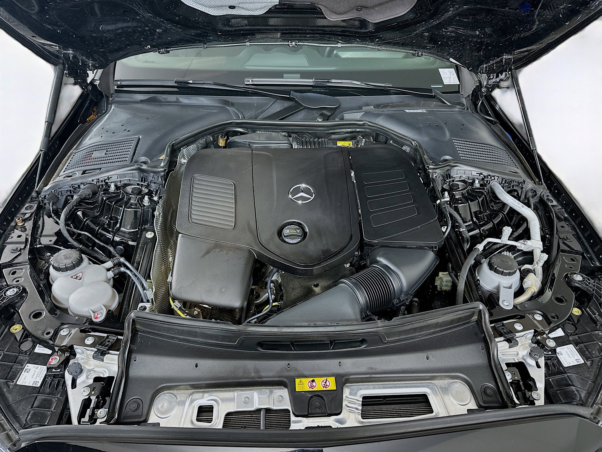 Used 2025 Mercedes-Benz C 300 4MATIC Sedan image 33