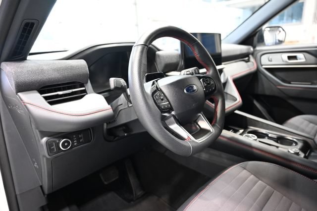 Used 2025 Ford Explorer ST-Line w/ ST-Line Street Pack AWD/4WD image 20