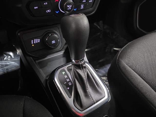 Used 2021 Jeep Renegade Latitude AWD/4WD image 23