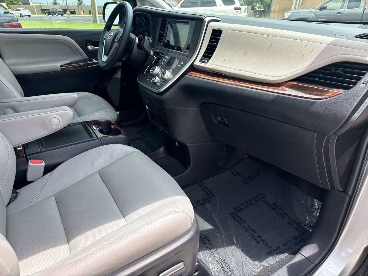 Used 2016 Toyota Sienna Limited Premium FWD image 52