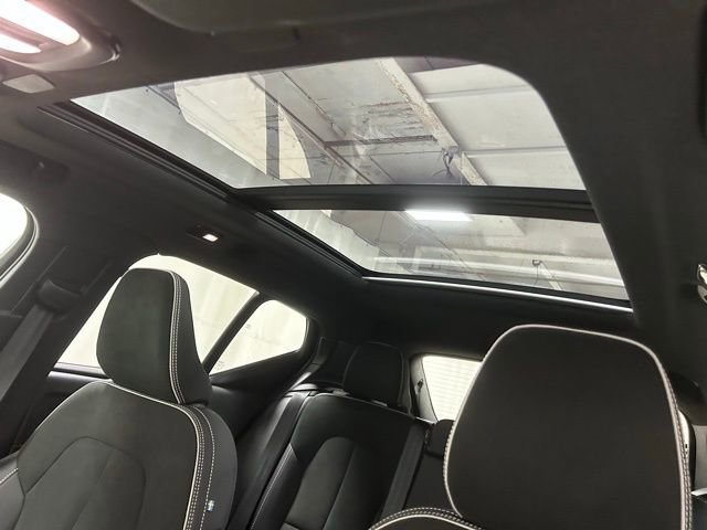 Used 2025 Volvo XC40 B5 Plus AWD/4WD image 21