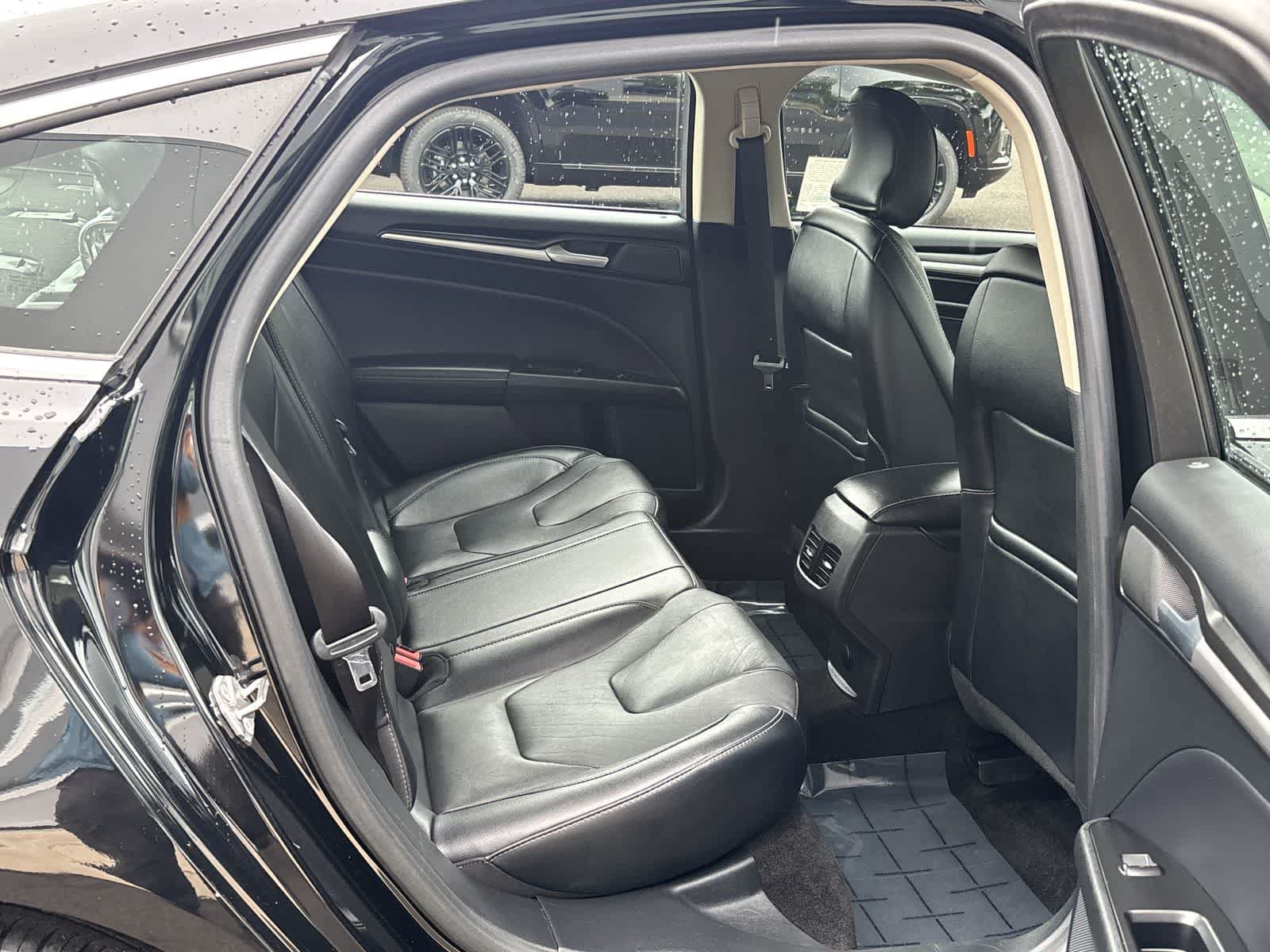 Used 2017 Ford Fusion Titanium FWD image 10
